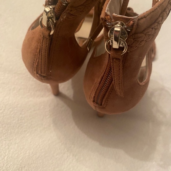 Tan suede sandal size 6 - Picture 5 of 7